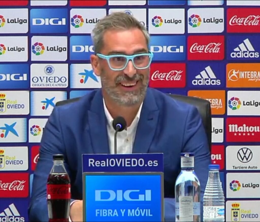 El Oviedo presenta a Bolo