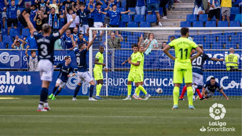 Bastón abre su cuenta y le da la primera victoria al Oviedo